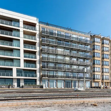 In With Stunning Sea Views, Cleaning Included Oostende