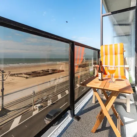 In With Stunning Sea Views, Cleaning Included Appartement Oostende