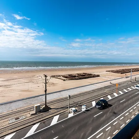 Appartement In With Stunning Sea Views, Cleaning Included Oostende