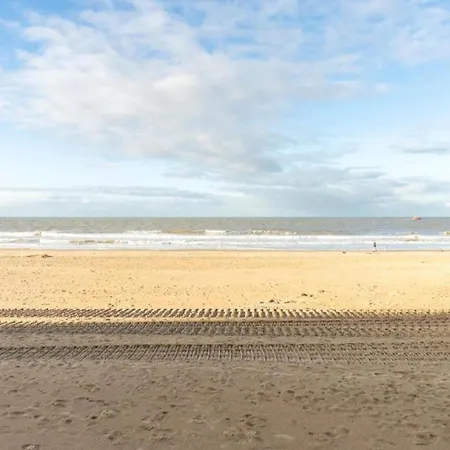 In With Stunning Sea Views, Cleaning Included Appartement Oostende